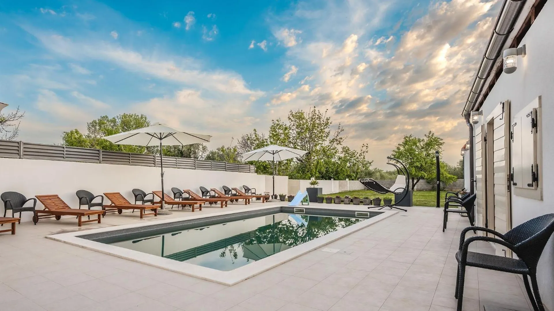 Villa Leny With Pool Sukosan