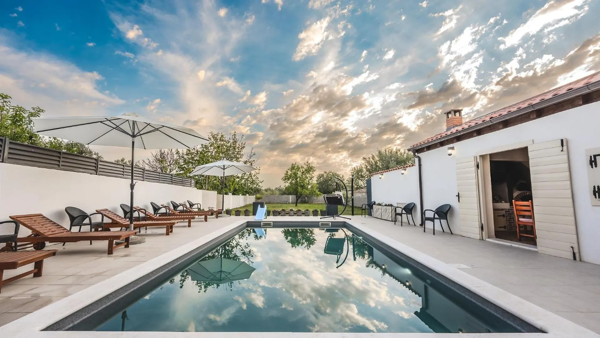 Villa Leny With Pool Sukosan Croatia