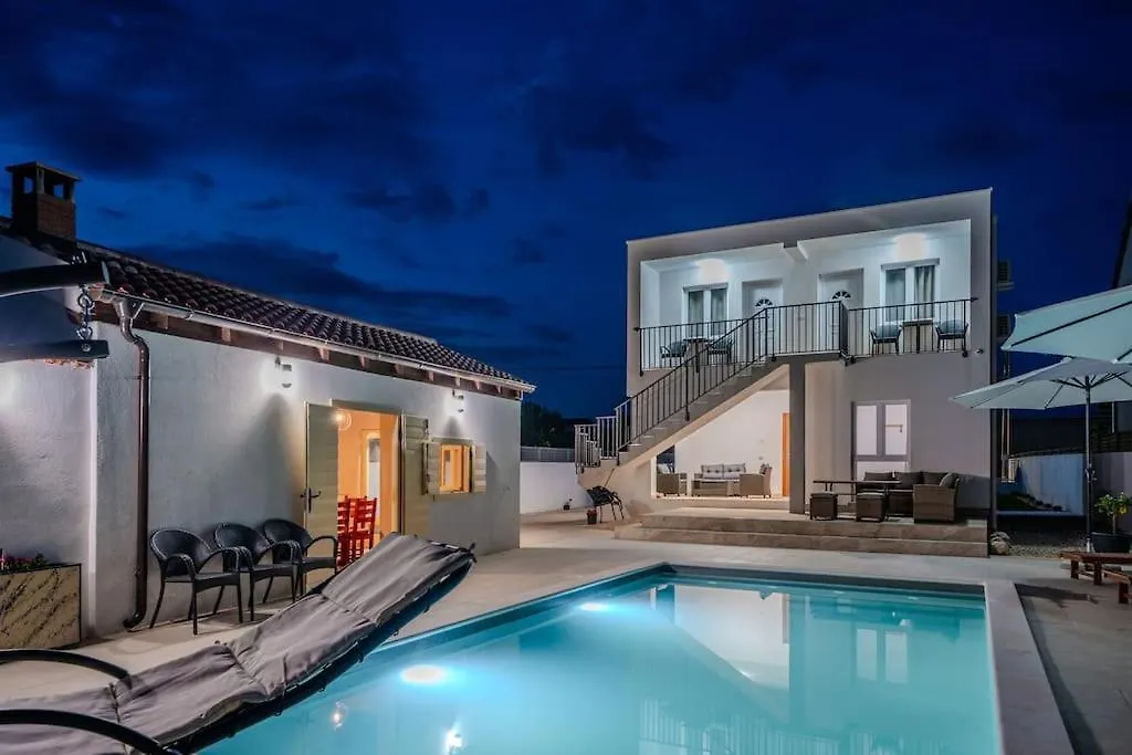 Villa Leny With Pool Sukosan