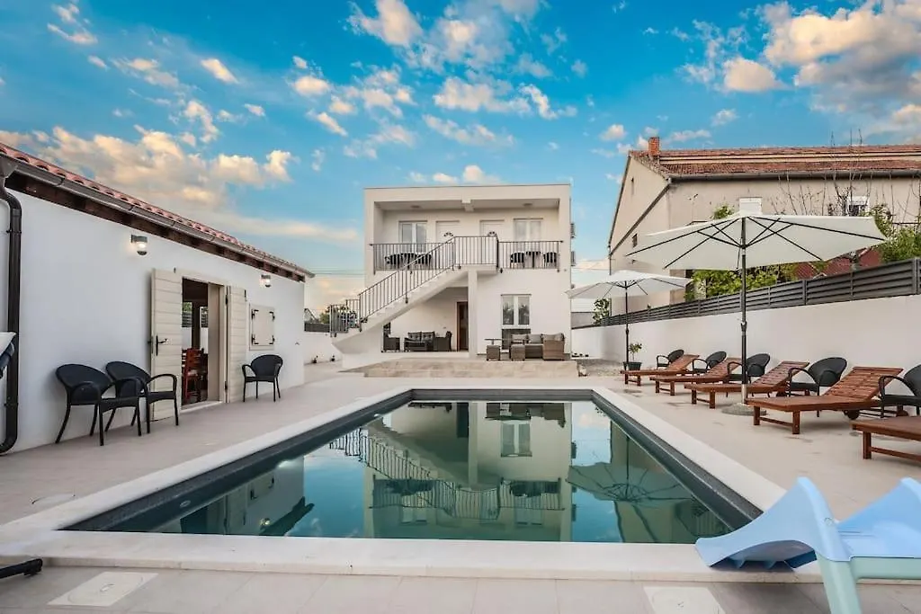 Villa Leny With Pool Sukosan