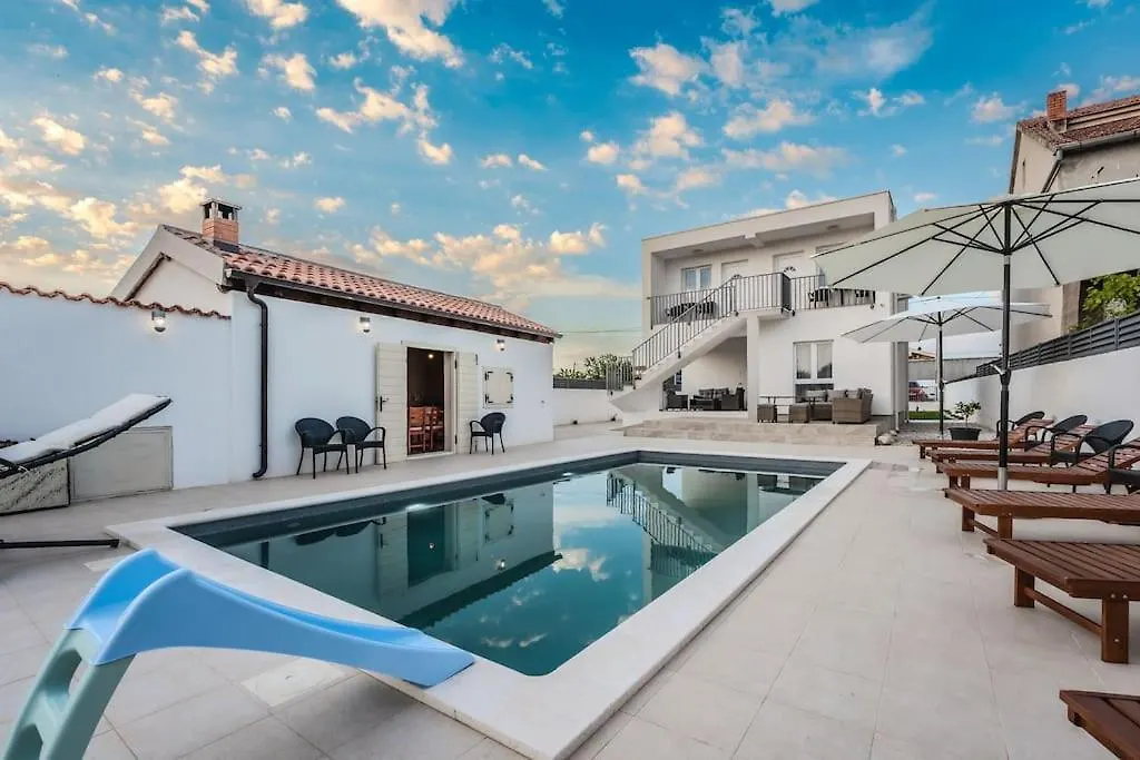 Villa Leny With Pool Sukosan