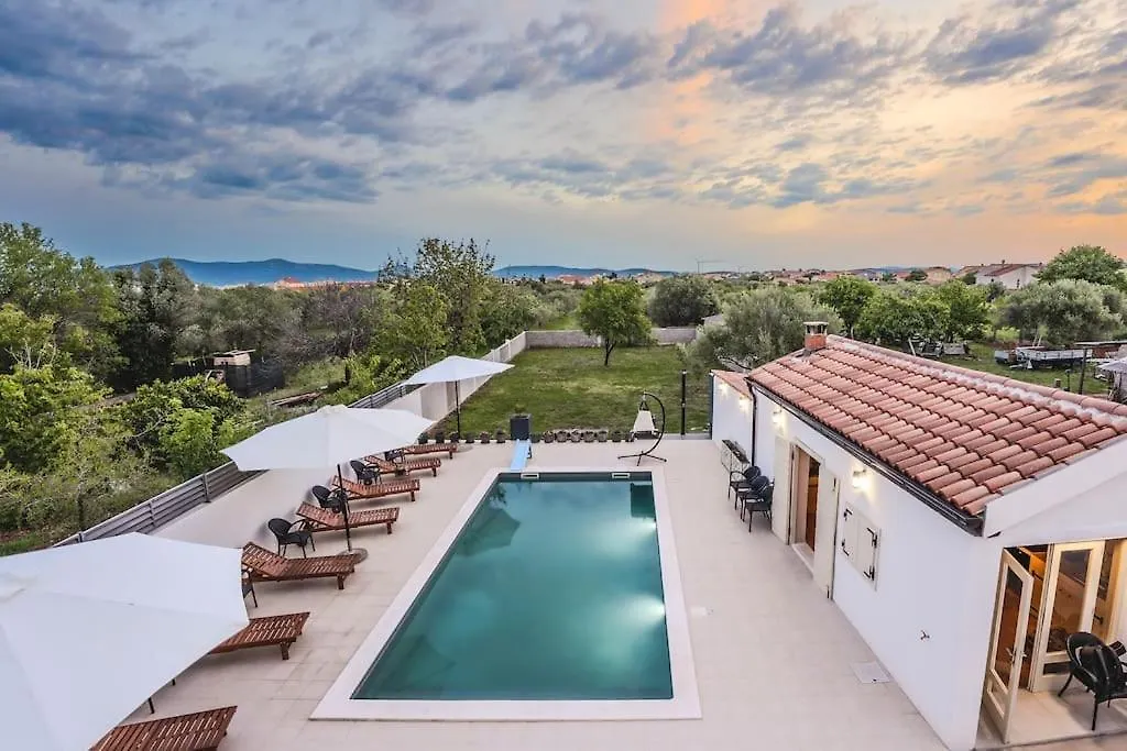Villa Leny With Pool Sukosan